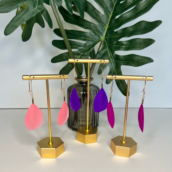 Flirty Hippie Chic Lightweight Feather Earrings - Feather Kawaii Hoops Earrings - Picture 4 of 16